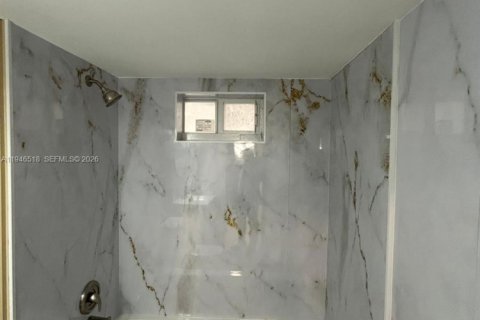 Condo in Miami Beach, Florida, 1 bedroom  № 2002804 - photo 15