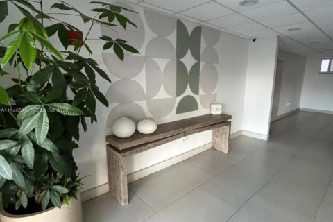 Condo in Miami Beach, Florida, 1 bedroom  № 2002804 - photo 5