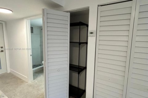 Condo in Miami Beach, Florida, 1 bedroom  № 2002804 - photo 20