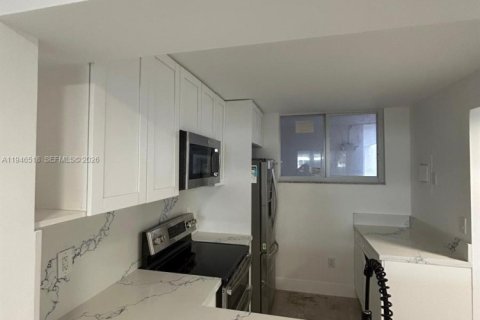 Condo in Miami Beach, Florida, 1 bedroom  № 2002804 - photo 26