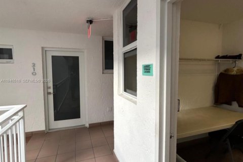 Condo in Miami Beach, Florida, 1 bedroom  № 2002804 - photo 10