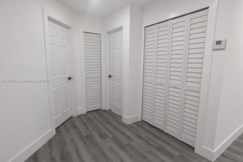 House in Miramar, Florida 3 bedrooms, 142.7 sq.m. № 1842448 - photo 9