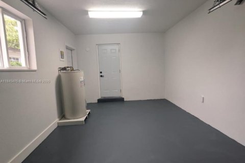House in Miramar, Florida 3 bedrooms, 142.7 sq.m. № 1842448 - photo 4