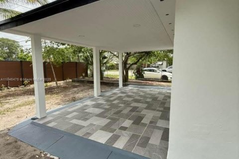 House in Miramar, Florida 3 bedrooms, 142.7 sq.m. № 1842448 - photo 23