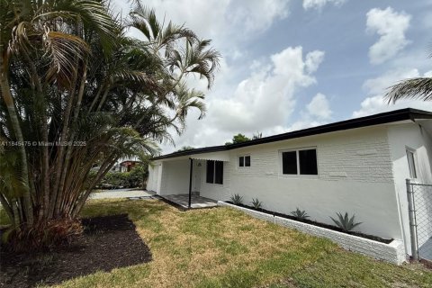 House in Miramar, Florida 3 bedrooms, 142.7 sq.m. № 1842448 - photo 20