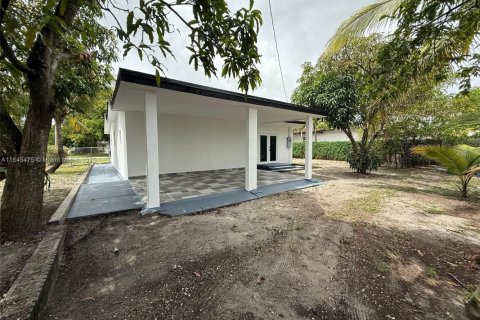 House in Miramar, Florida 3 bedrooms, 142.7 sq.m. № 1842448 - photo 22