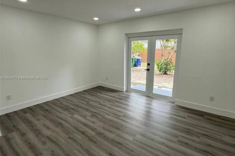House in Miramar, Florida 3 bedrooms, 142.7 sq.m. № 1842448 - photo 25