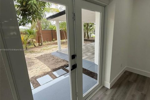 House in Miramar, Florida 3 bedrooms, 142.7 sq.m. № 1842448 - photo 17