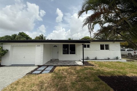 House in Miramar, Florida 3 bedrooms, 142.7 sq.m. № 1842448 - photo 1