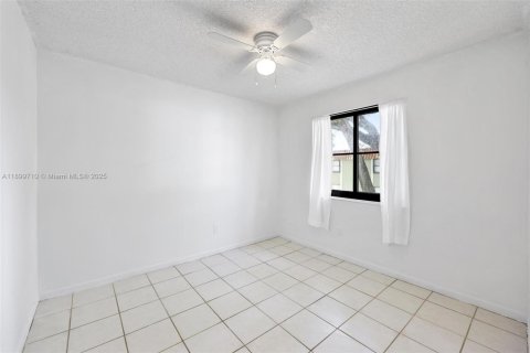 Снять в аренду кондоминиум в Майами, Флорида 3 спальни, 92.25м2, № 1950757 - фото 16