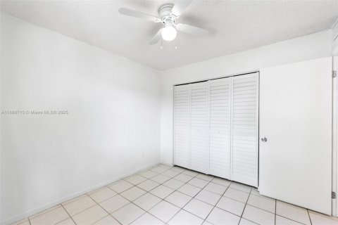 Снять в аренду кондоминиум в Майами, Флорида 3 спальни, 92.25м2, № 1950757 - фото 17