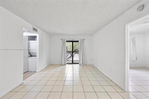 Снять в аренду кондоминиум в Майами, Флорида 3 спальни, 92.25м2, № 1950757 - фото 3