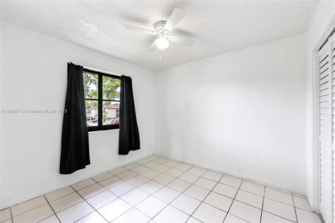 Снять в аренду кондоминиум в Майами, Флорида 3 спальни, 92.25м2, № 1950757 - фото 18