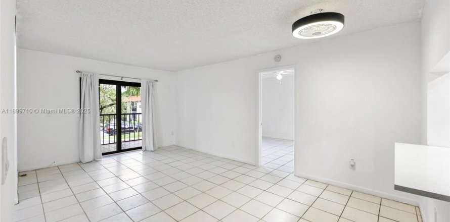 Кондоминиум с 3 спальнями в Майами, Флорида № 1950757