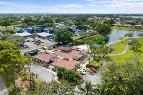 Снять в аренду кондоминиум в Майами, Флорида 3 спальни, 92.25м2, № 1950757 - фото 23