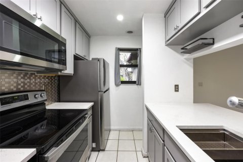 Снять в аренду кондоминиум в Майами, Флорида 3 спальни, 92.25м2, № 1950757 - фото 5