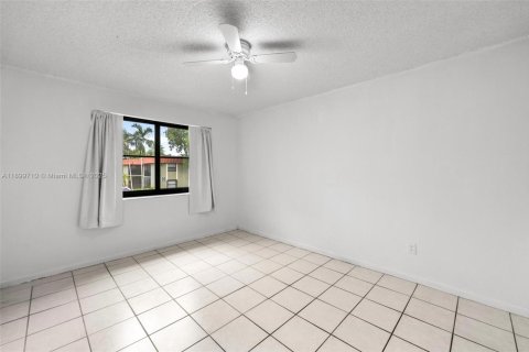 Снять в аренду кондоминиум в Майами, Флорида 3 спальни, 92.25м2, № 1950757 - фото 14