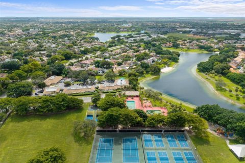 Снять в аренду кондоминиум в Майами, Флорида 3 спальни, 92.25м2, № 1950757 - фото 22