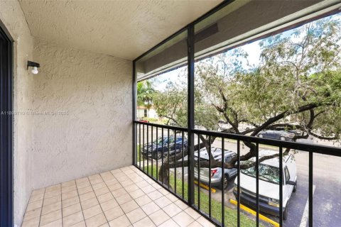 Снять в аренду кондоминиум в Майами, Флорида 3 спальни, 92.25м2, № 1950757 - фото 9