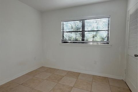 Villa ou maison à louer à Kissimmee, Floride: 4 chambres, 154.96 m2 № 2377535 - photo 10