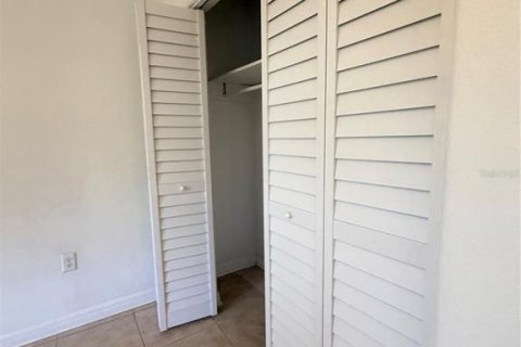 Villa ou maison à louer à Kissimmee, Floride: 4 chambres, 154.96 m2 № 2377535 - photo 16