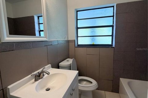 Villa ou maison à louer à Kissimmee, Floride: 4 chambres, 154.96 m2 № 2377535 - photo 17