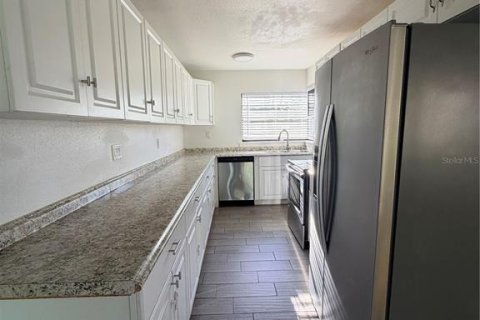 Villa ou maison à louer à Kissimmee, Floride: 4 chambres, 154.96 m2 № 2377535 - photo 4
