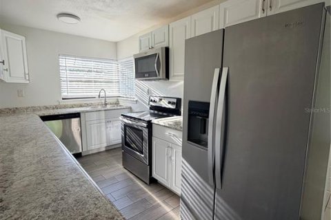 Villa ou maison à louer à Kissimmee, Floride: 4 chambres, 154.96 m2 № 2377535 - photo 3