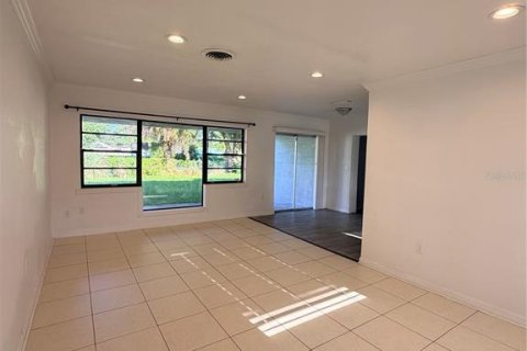 Villa ou maison à louer à Kissimmee, Floride: 4 chambres, 154.96 m2 № 2377535 - photo 8