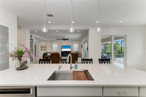House in Bradenton, Florida 5 bedrooms, 357.77 sq.m. № 1566551 - photo 21
