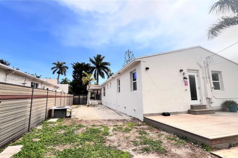 House in Hollywood, Florida 3 bedrooms, 156.08 sq.m. № 2244392 - photo 28