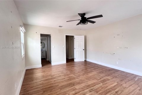 House in Hollywood, Florida 3 bedrooms, 156.08 sq.m. № 2244392 - photo 14