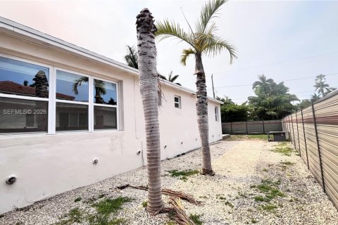 House in Hollywood, Florida 3 bedrooms, 156.08 sq.m. № 2244392 - photo 27