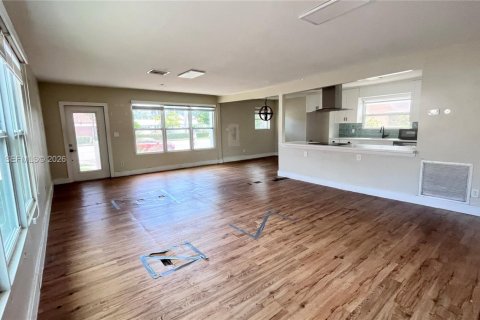 House in Hollywood, Florida 3 bedrooms, 156.08 sq.m. № 2244392 - photo 5