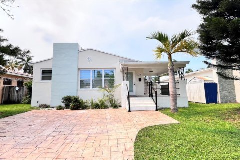 House in Hollywood, Florida 3 bedrooms, 156.08 sq.m. № 2244392