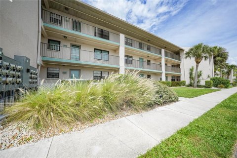 Condominio en alquiler en Punta Gorda, Florida, 2 dormitorios, 107.12 m2 № 1717154 - foto 3