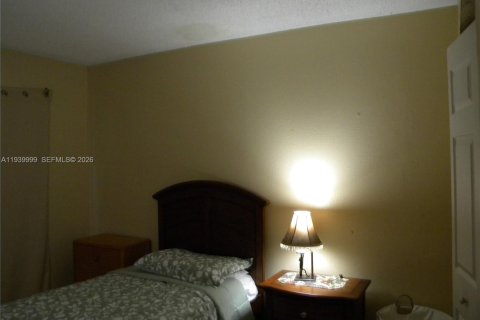 House in North Lauderdale, Florida 5 bedrooms, 173.26 sq.m. № 1998335 - photo 28