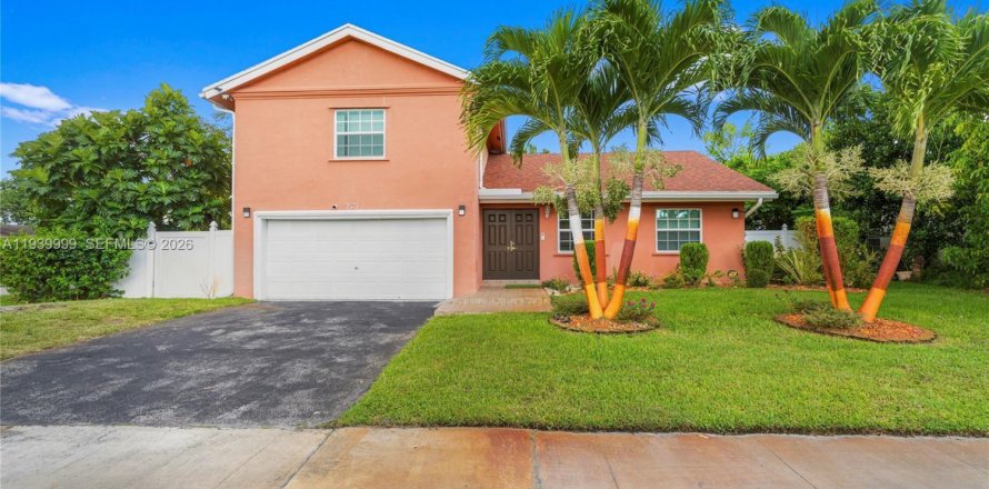 House in North Lauderdale, Florida 5 bedrooms, 173.26 sq.m. № 1998335
