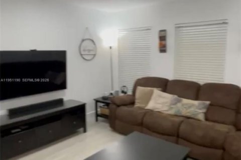 Condo in Coral Springs, Florida, 3 bedrooms  № 2007642 - photo 3