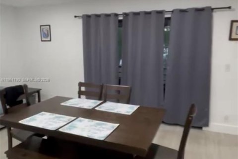 Condo in Coral Springs, Florida, 3 bedrooms  № 2007642 - photo 8