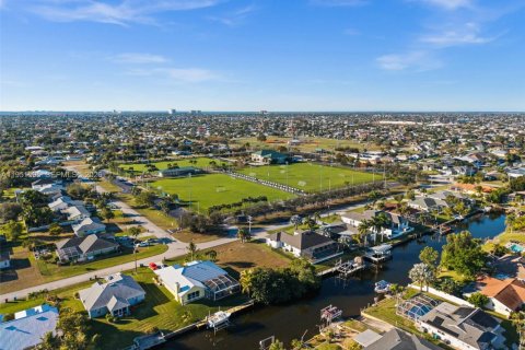Terreno en venta en Cape Coral, Florida № 2054438 - foto 10