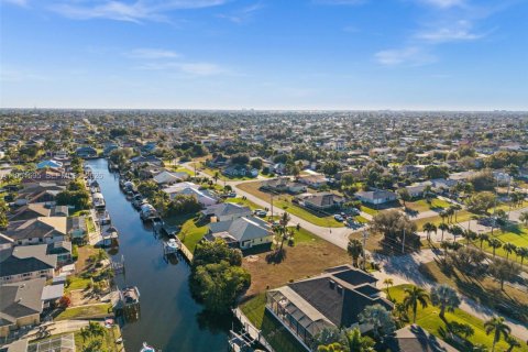 Terreno en venta en Cape Coral, Florida № 2054438 - foto 9