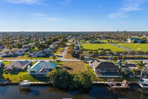 Terreno en venta en Cape Coral, Florida № 2054438 - foto 7