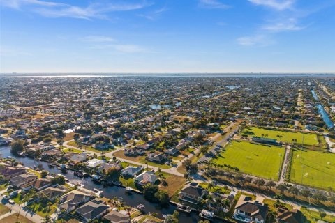 Terreno en venta en Cape Coral, Florida № 2054438 - foto 12