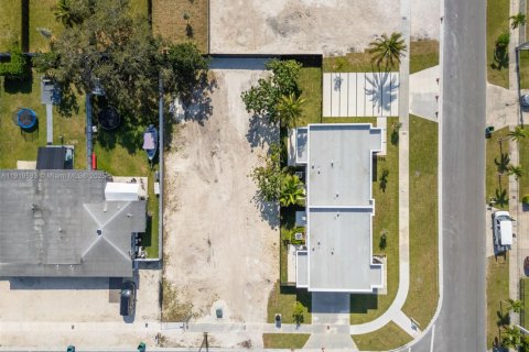 Townhouse in Miami, Florida 3 bedrooms № 1974965 - photo 24