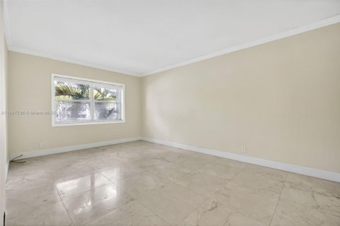 Condo in Coral Gables, Florida, 1 bedroom  № 1845428 - photo 17