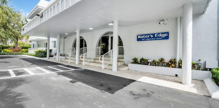 Condo in Coral Gables, Florida, 1 bedroom  № 1845428