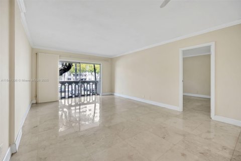 Condo in Coral Gables, Florida, 1 bedroom  № 1845428 - photo 5