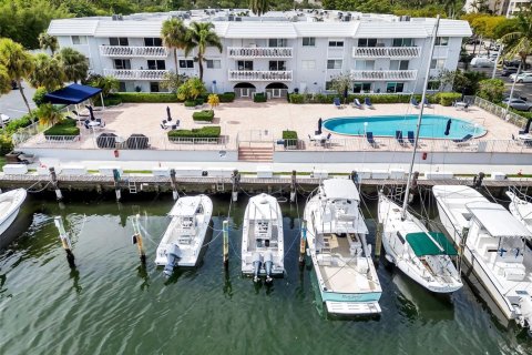 Condo in Coral Gables, Florida, 1 bedroom  № 1845428 - photo 25