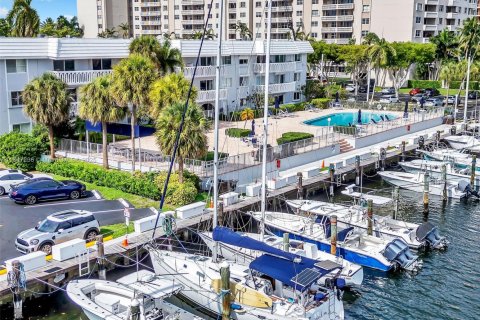 Condo in Coral Gables, Florida, 1 bedroom  № 1845428 - photo 26